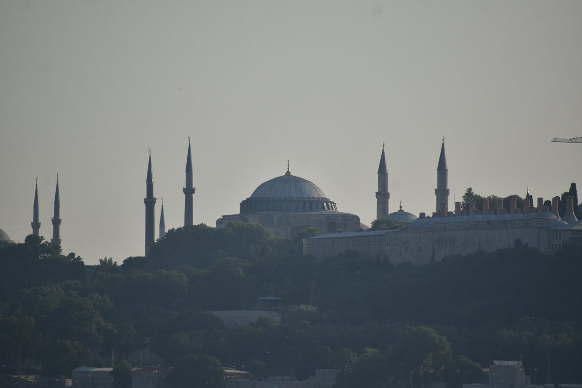 akaganhancer's tweet photo. Bir @mosquesty  olamasak da...

Ayasofya ve Sultanahmet camileri. 

Bu şehr-i İtanbul ki bi misl ü behâdır
Bir sengine yek pâre Acem mülkü fedâdır

                                                       -Nedim- https://t.co/Nrpxh44It6