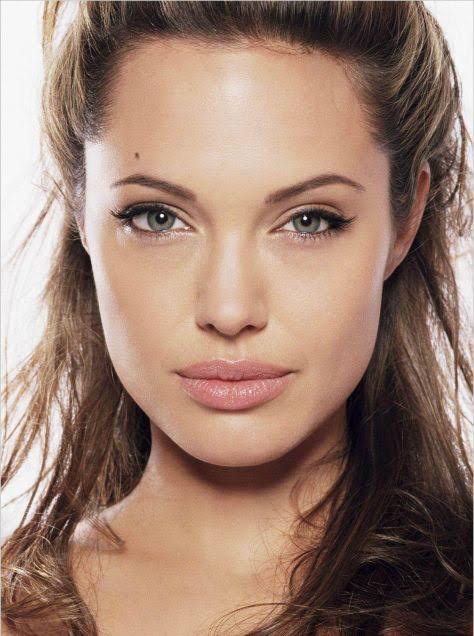 ট ইট র Mio 目の下のクマ こめかみや頬がこけると頬骨が目立つようになります 逆に言うと ここをふっくらさせると頬骨が目立たなくなります 痩せ過ぎる前の若いアンジェリーナを見るとよくわかりますね