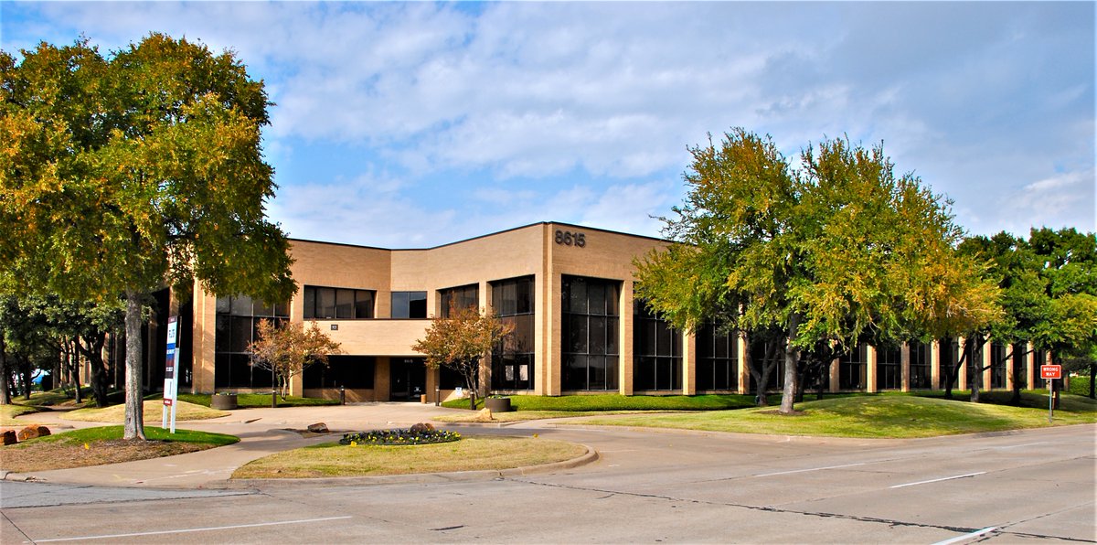 REATATenRep's tweet photo. Check out the 360° virtual tour of one of our latest subleases. Tour the entire space without leaving the comfort of your desk! https://t.co/kbaUqbuXZK #subleases #commercialrealestate #dfwfreeport #tenant #landlord https://t.co/6oggTwJSrG