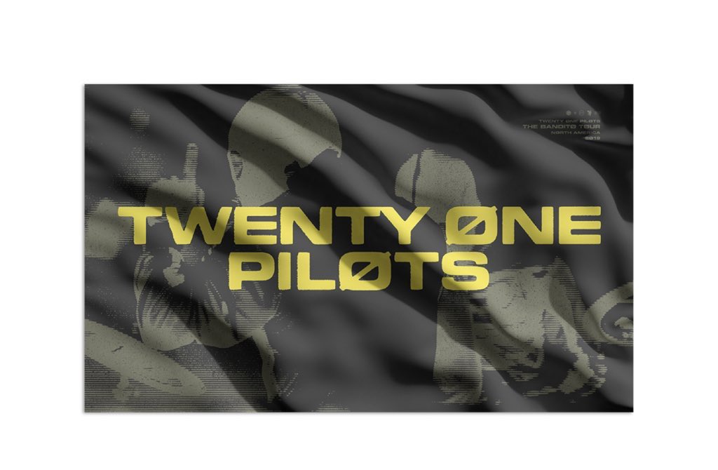 CENTERMASSSS's tweet photo. ⚠️‼️GIVEAWAY‼️⚠️

i decided to do a giveaway to my fellow clikkies on the tl to win one of these two flags.

to enter:
-like and rt
-follow so i can dm you if you win
-tag a friend for an extra entry

this giveaway will end July 14th

have fun and good luck 💛 https://t.co/4LdUQLRNV3