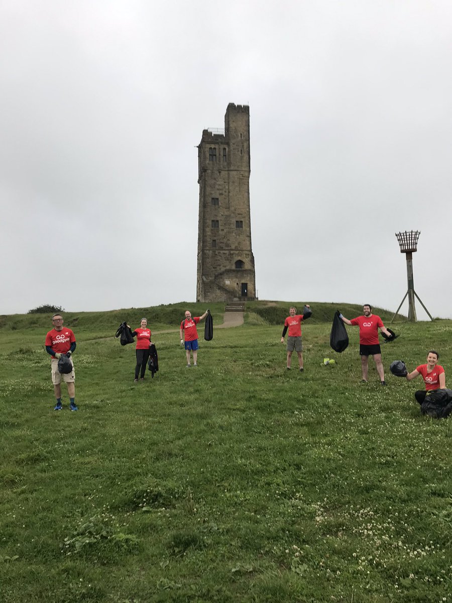 castlecomhub's tweet image. Great to see @goodgym #Huddersfield up at Castle Hill doing a litter pick this evening     @NewsomeForum @kellysue @clrandrewcooper @GreenPartyKaren