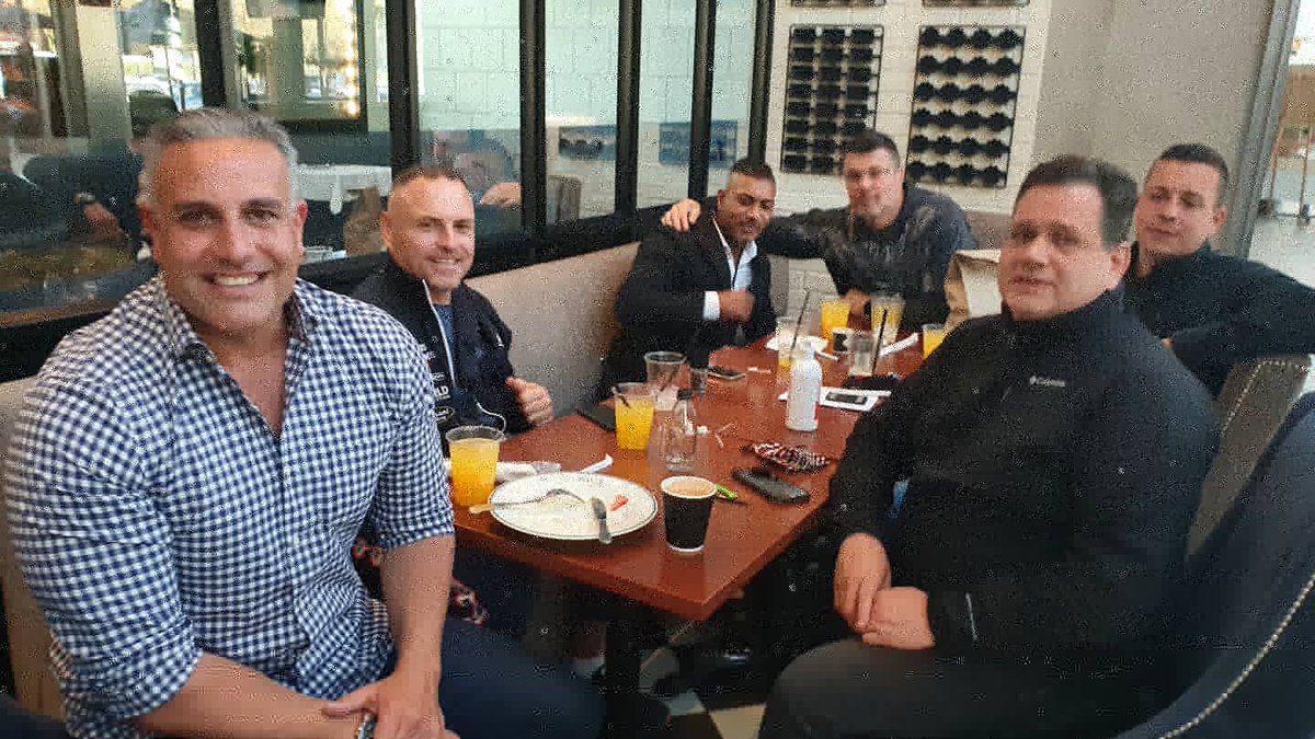 MarcJVoges's tweet photo. Lunch  with my special  brothers, the Champions 😎👍🥊🥊🥊 #PaulBakery #SmithsBoxing  @1sniper11 @smithsgym https://t.co/E3iErxuaY3