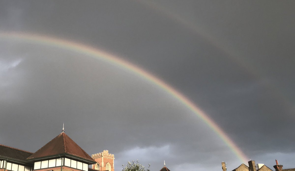 Yes I took this pic for the double-rainbow, but turns out it’s quite a nice  #whereinEaling pic too - if you can recognise that crucial building in the background! Just before the end of  #EalingHour, I’ll post the full uncropped version.  #everydayphoto  #funisallowed