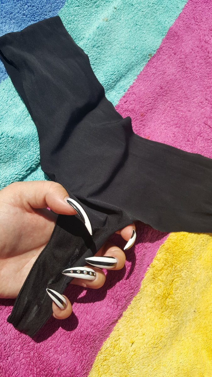 Vanessa_Knox_'s tweet photo. Verkaufe mein gebrauchtes Höschen 💧
#dirty #black #tanger #stringlovers
> Mein Preis beginnt AB 35€
> Wer bietet mehr 💶
BIS zum Freitag den 10.7.20
um 20 Uhr
> Der o Die bekommt mit dem höchsten Betrag mein versautes sexy Teilchen 😜
👉 #likeit #RETWEEET
> Kommentiert los 👇 https://t.co/RxQgUcdxUo