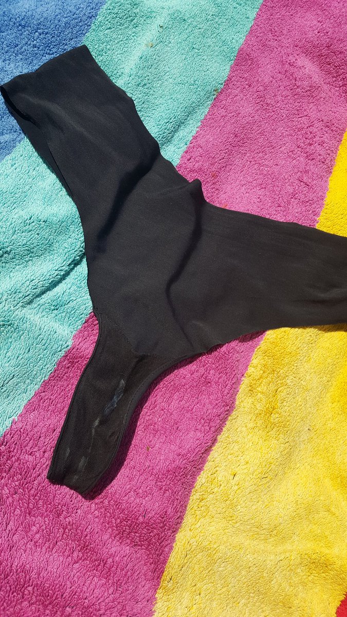Vanessa_Knox_'s tweet photo. Verkaufe mein gebrauchtes Höschen 💧
#dirty #black #tanger #stringlovers
> Mein Preis beginnt AB 35€
> Wer bietet mehr 💶
BIS zum Freitag den 10.7.20
um 20 Uhr
> Der o Die bekommt mit dem höchsten Betrag mein versautes sexy Teilchen 😜
👉 #likeit #RETWEEET
> Kommentiert los 👇 https://t.co/RxQgUcdxUo