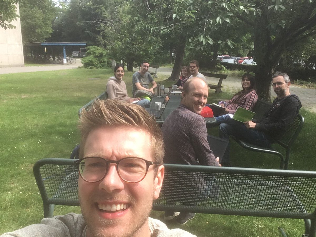 Outside team meeting! #biowave #mixedcultures <a href="/UAntwerpen_FTI/">UAntwerpen FTI</a>