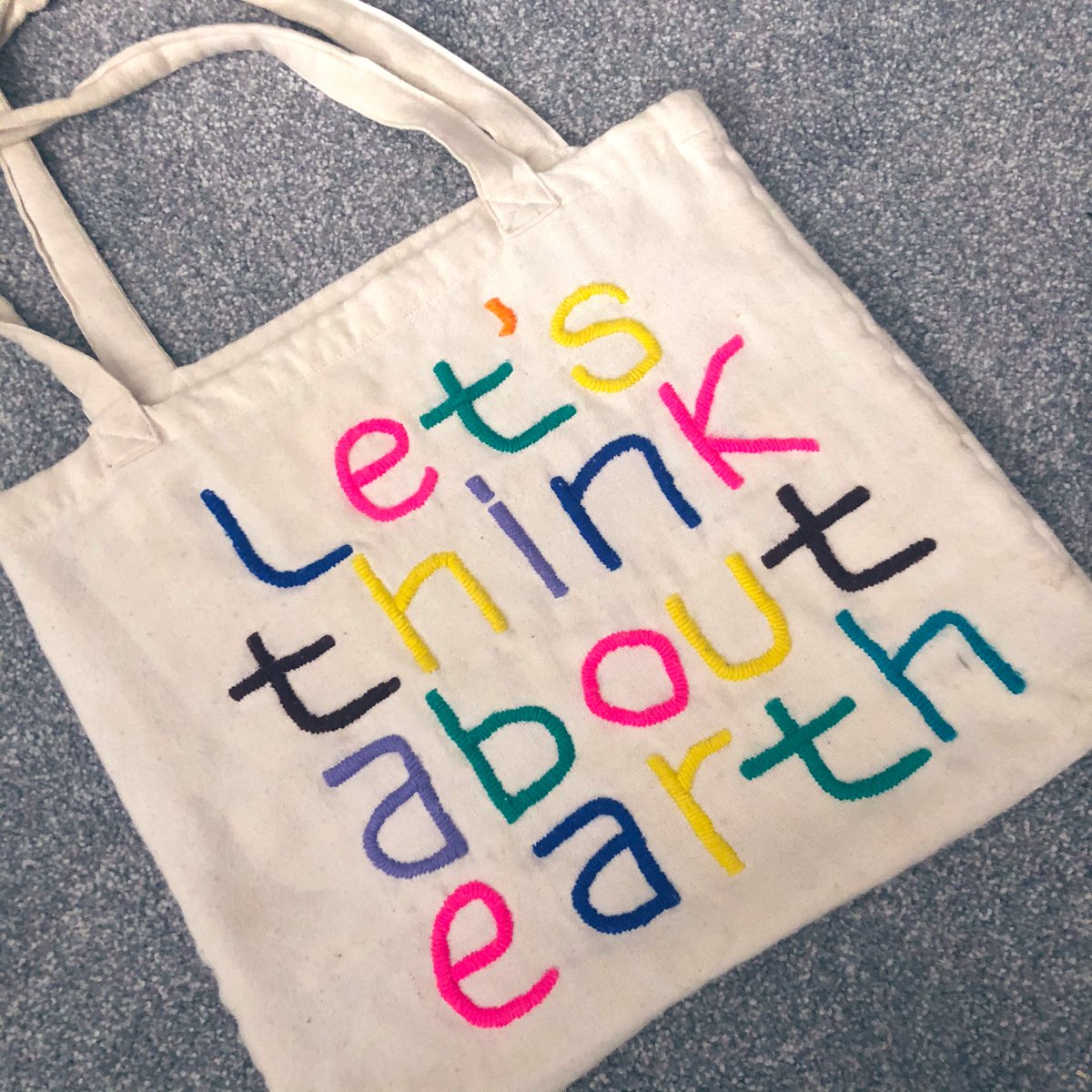 Kinder_Living's tweet photo. On average plastic bags are used for 12 minutes ⏰ Yet take up to 1,000 years to fully decompose in landfills...

Swap to a #reusable bag for an environmentally friendly option 🌱

#PlasticFreeJuly #zerowaste https://t.co/OYbPWAoQDY