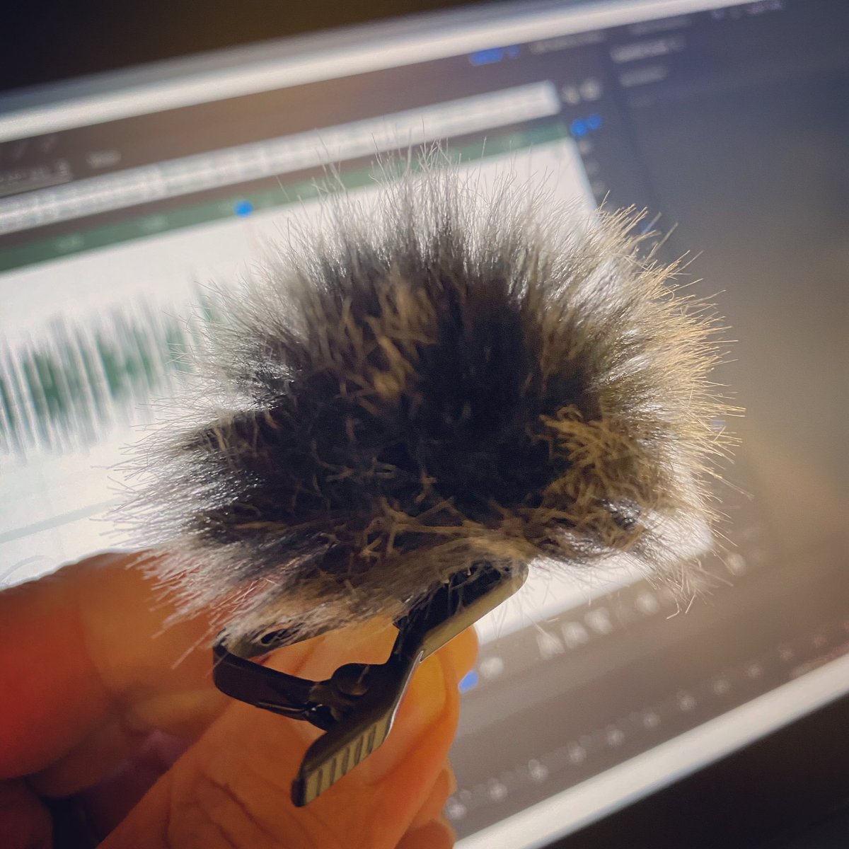 DesignersBible's tweet photo. This little guy is going to help improve my tutorial videos for you. It’s just a simple lapel microphone 🎤 but in my noisy neighbourhood it’s going to save a lot of time in sound post production! Tell me if you notice the difference on the YouTube  https://t.co/RbLnd1dcIr https://t.co/BTo2JPcXdN