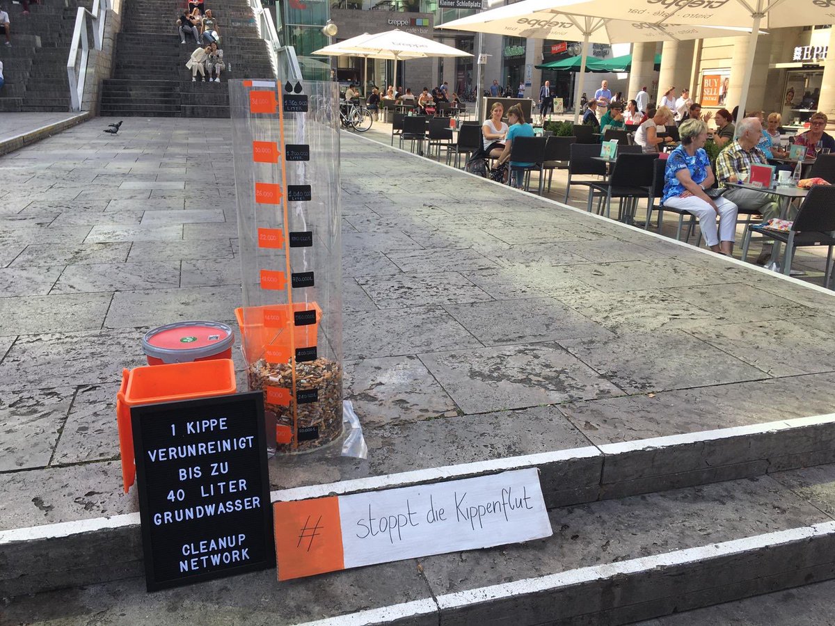 CleanupNetwork's tweet photo. Unsere bundesweite Mitmachaktion #stopptdiekippenflut flankierten wir heute mit einer lokalen Aktion am #Schlossplatz in @stuttgart_stadt. Hunderte haben mitgemacht, Zehntausende haben wir erreicht. Hier gibt es die Live-Galerie: https://t.co/RuhQm3uDSV https://t.co/NbEzc0WBK6