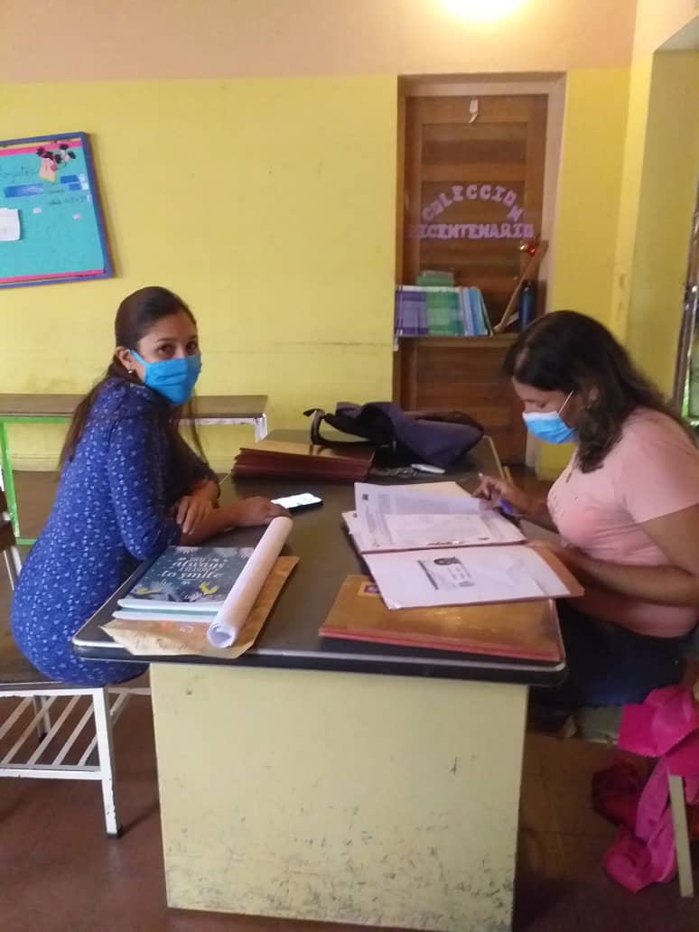 Acompañamiento del Supervisor del Circuito @GianDuque a la <a href="/abfical/">ESCUELA NACIONAL EL FICAL</a> en la entrega de cuadernos, carpetas y/o portafolios por parte de los representantes de Educación Inicial y Primaria #McpioAndresBello #Tachira #CadaFamiliaUnaEscuela @psuvaristobulo <a href="/charlychaves/">Charly Rojas Chaves</a> <a href="/FreddyBernal/">Freddy Bernal</a>