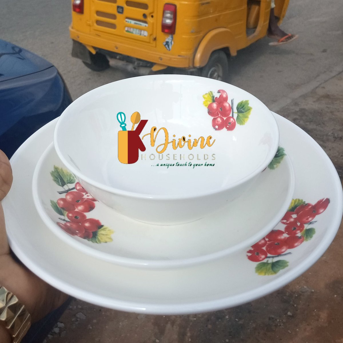 pammyhills's tweet photo. Thread on some of our items..
6 pieces dinner set : 5000
Ceramics queens jug : 3500
Mini pepper soup bowl : 400
Ceramics plate with lid : 2000
.
#AbujaTwitterCommunity 
#Abuja
Location : Gwarinpa https://t.co/RWSVndyw99