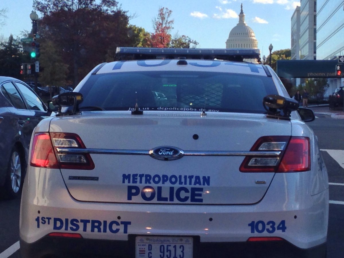 ethicsprojectut's tweet photo. Should #police use AI-powered #ALPR surveillance #technology if it can improve public safety? Should the public's concern for #privacy be considered in such cases? For more on this pressing issue, check out this #UTEthicsProject case study!
https://t.co/wyQJ6s1yF0 https://t.co/WjsMbwu66h
