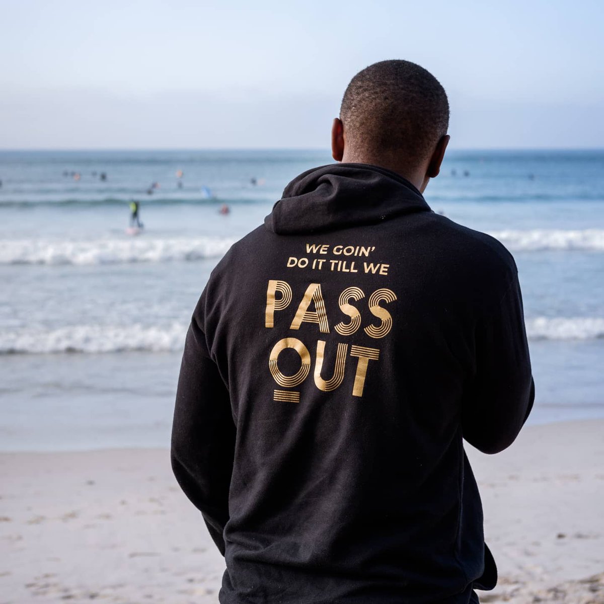 Lux_Kent's tweet photo. ASIZUYEKA 🎉 Get warm this winter the LGCY way! R400.

Ordee here : https://t.co/xI3VenP95M 

🎉Merch Design : @sohimself https://t.co/Y0fv66ipDm