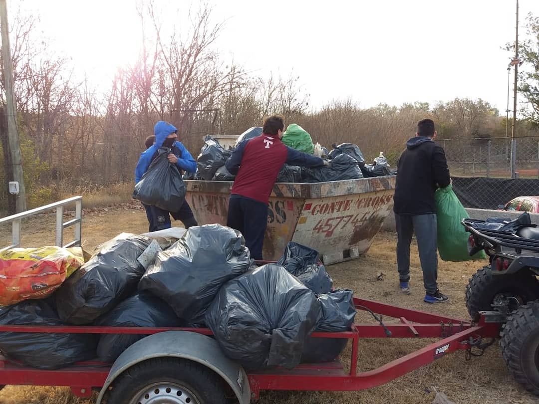 Geosistema1's tweet photo. El pasado fin de semana uno de nuestros docentes estuvo participando en Punta Belgrano, limpiando el río detrás de la Reserva San Martín. Compartimos las imágenes. https://t.co/aG3aP2neB6
