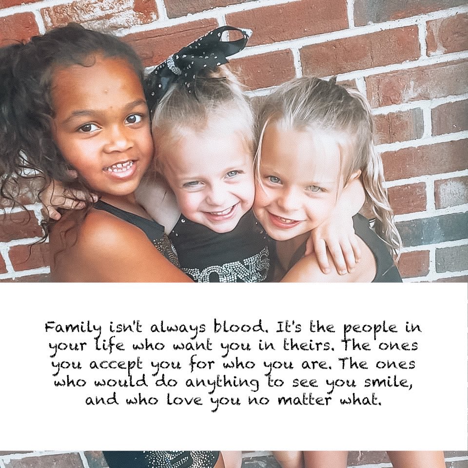 At ICONS family is everything 💛🖤 We can’t wait to see our itty bitty ICONS tonight 😍 #ALLIN #GoldVibesOnly #IconsTribe