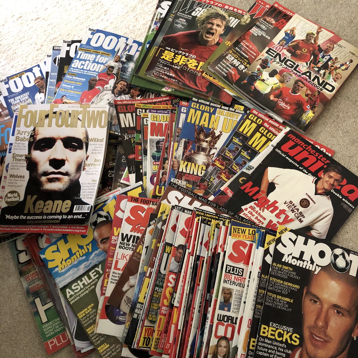 gem7thompson's tweet photo. Author days - writing, writing &amp; more writing ⚽️💻📝📕❤️#LockdownClearOut #MUFC #Flashback #Memories #Words #Transcribing #RedWriting https://t.co/cliAivVpBv