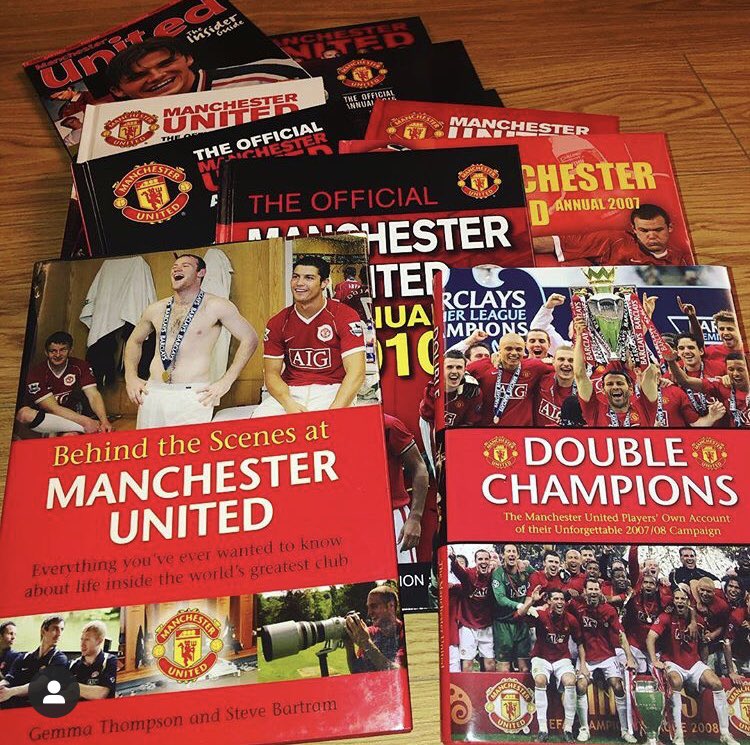 gem7thompson's tweet photo. Author days - writing, writing &amp; more writing ⚽️💻📝📕❤️#LockdownClearOut #MUFC #Flashback #Memories #Words #Transcribing #RedWriting https://t.co/cliAivVpBv