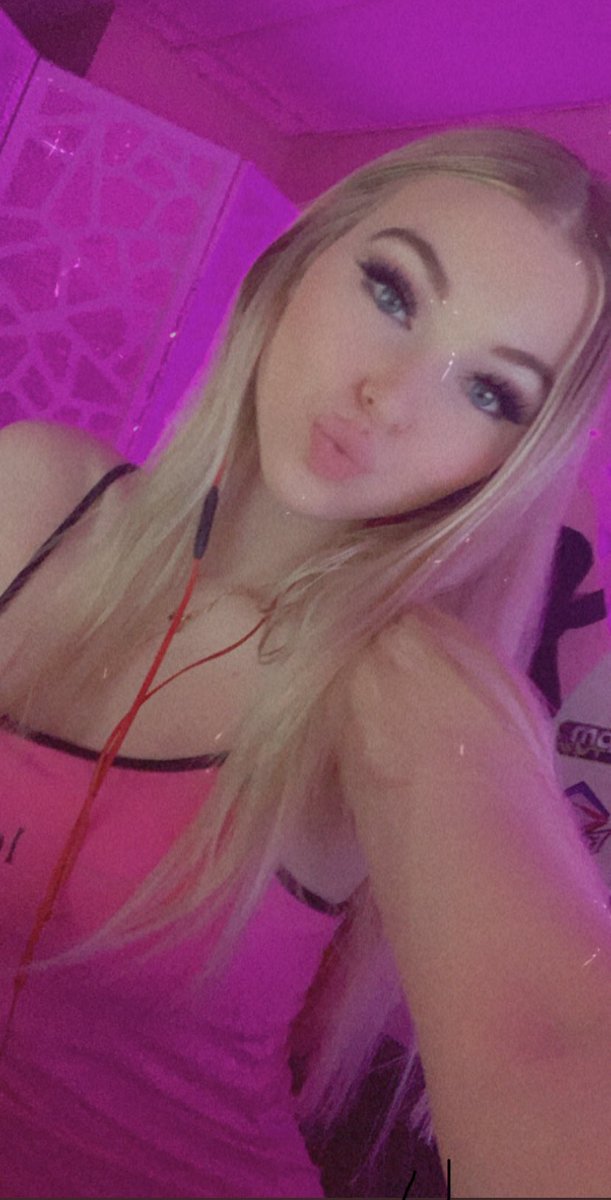 _itsmadisonrose's tweet photo. Rt for a free titty pic in your dm 🥵
I’m #sellingnudes and #premiumsnapchat so HMU for more info 😍 #horny https://t.co/9vwObL82Ae