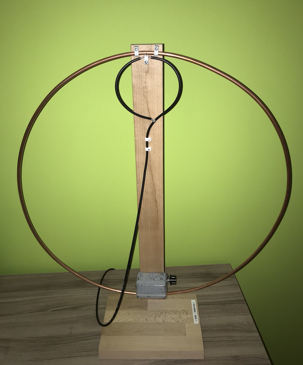 jan_dxer's tweet image. I&apos;m comparing loop antennas. Selfmade passive antenna against MLA-30. #MLA30 wins the race #shortwave #swl