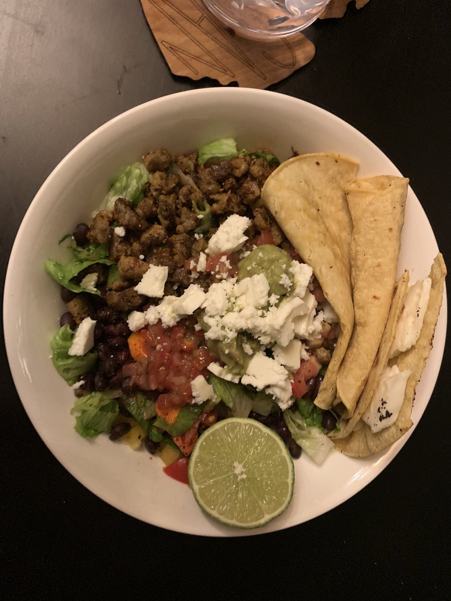 BeYourOwnMaker's tweet photo. Beyond meat taco salad for dinner last night 🙋🏽‍♀️😻 https://t.co/2aCeAtT5dI