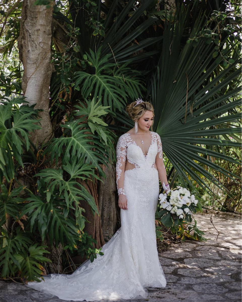 ja_bridal's tweet photo. This allover lace fit and flare gown is perfect for your outdoor wedding 😍 #JustinAlexander #JAbride #style_88010
Photographer: @anascapaone
Bride: @private_class_yari
.
.
.
.
.
.
#dreamy #romance #elegant #classy #sophisticated #weddingdressdetails #weddingdresscode #weddin https://t.co/eua8Tp6d0i