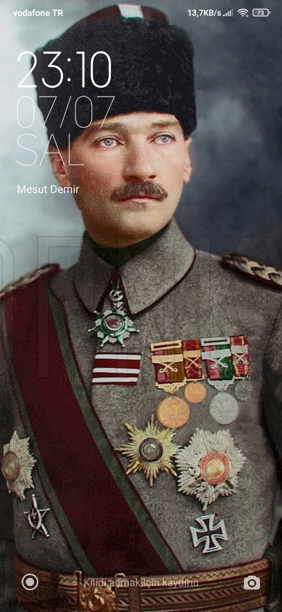 Geçmiş değil bugün gibi, yaşıyorum hâlâ seni..
#AtatürküÇokSeviyorum