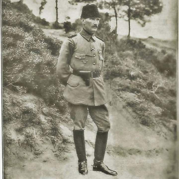abdullahcam's tweet photo. Anafartalar Grubu Kumandanı Miralay Mustafa Kemal Bey (1915) hiç sevilmez mi?
Şunu çok iyi biliyoruz ki,
#AtatürküSevmeyenVatanHainidir https://t.co/rWDixV1TDs