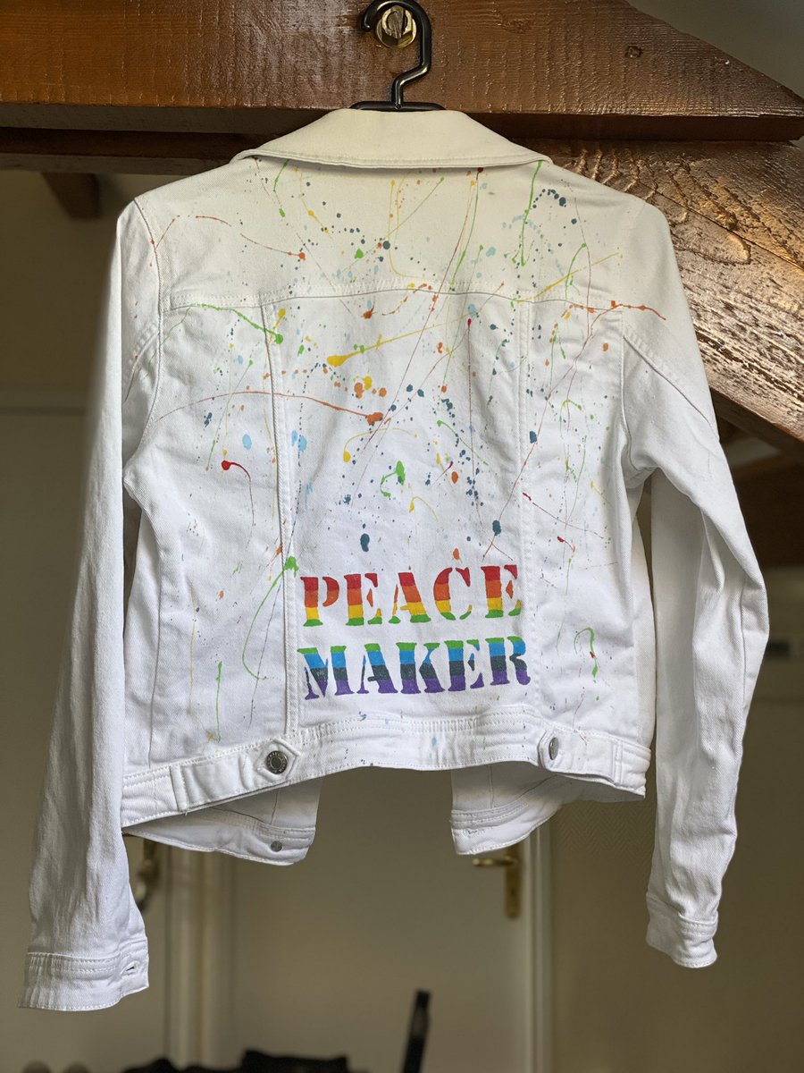 vicky_b_artist's tweet photo. #earpers ! This jacket is for sale ! 
Is anybody interested ? 🥰 #wynonnaearp #e4l #peacemaker #LGBTQIA #pride #loveislove #wayhaught @WynonnaFans @WynonnaEarpPod https://t.co/etnCK1Ljgx
