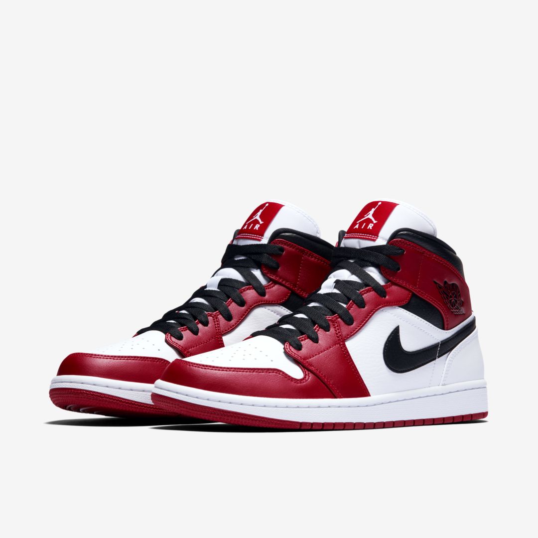 J23app's tweet photo. Jordan 1 Mid "Chicago White Heel" official images https://t.co/sjLQmh7t2d