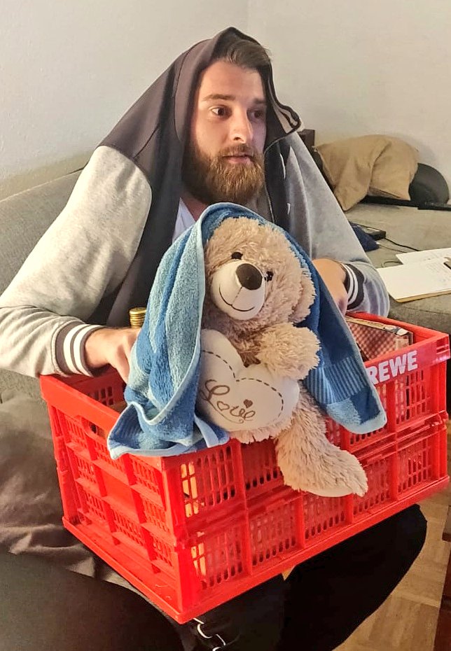 Und wir wurden nicht enttäuscht! Ein sehr geselliger und spaßiger Abend 😂 hat viel Spaß gemacht, danke <a href="/artem_balin/">Artem Balin</a> <a href="/time2market_de/">time2market</a> bis zum nächsten Mal!
Unten: nachstellen der #ET Szene