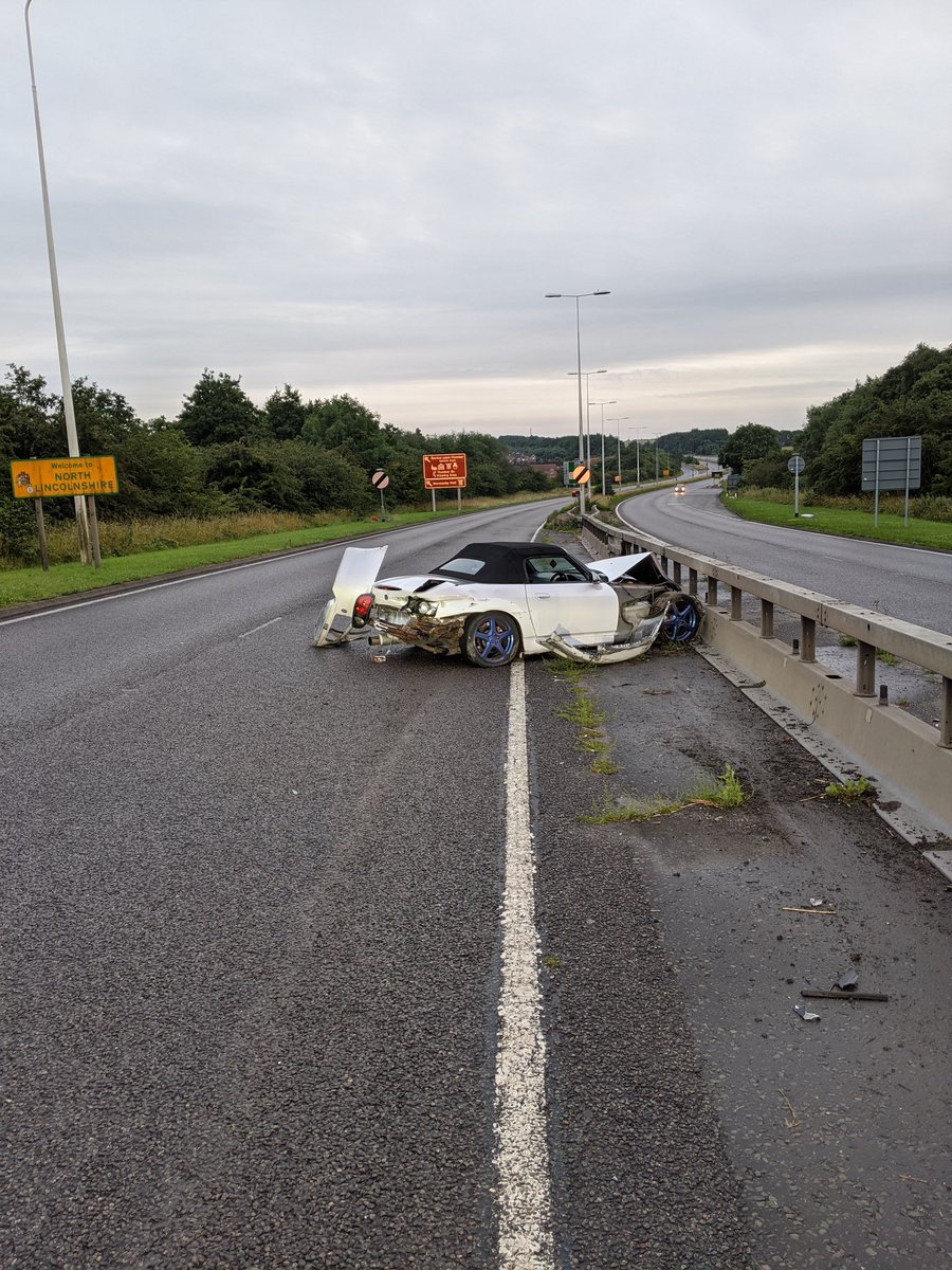 HumberbeatRoads's tweet photo. Lane 2 closure in place on A15 South between the Humber Bridge and Barton Interchange while we deal with a single vehicle collision. Driver who is thankfully uninjured will be dealt with for offences relating to tyre tread 

#1215 #407 https://t.co/Po2ZnpN5Rt