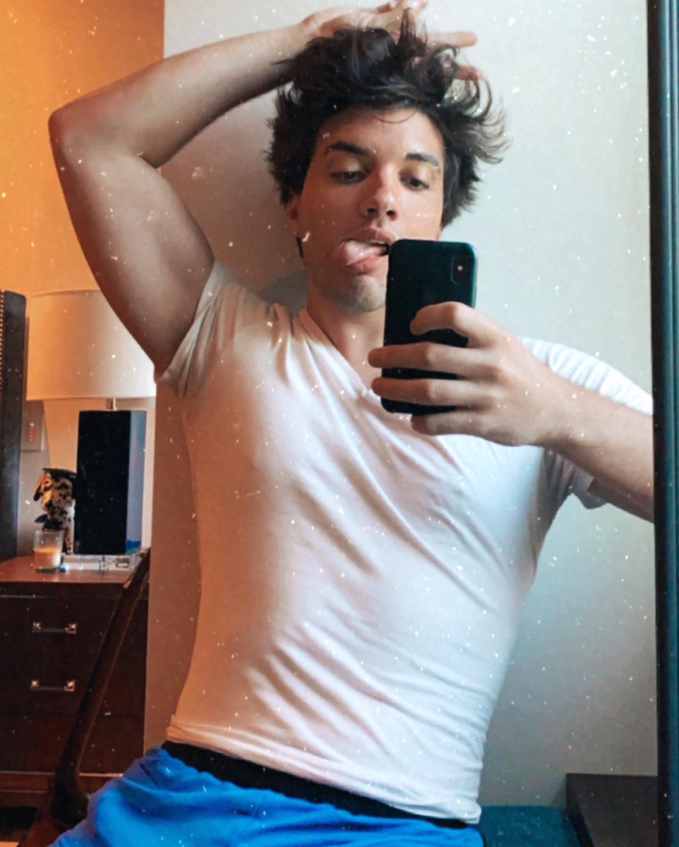 C H R I S T O P H E R on Twitter: "lets start a selfie thread! Drop ur