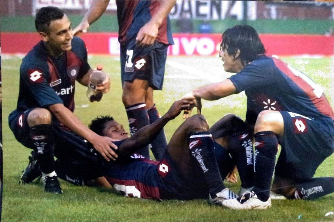 FelixOrode's tweet photo. One of my best game in #sanlorenzo ☝🏿
.
#everythingispossiblewithgod #godisable #orode #nevergiveup #unstoppable #unstoppableorode #argentina #boedo #nigeria #recuerdos https://t.co/LM69hKpb5n