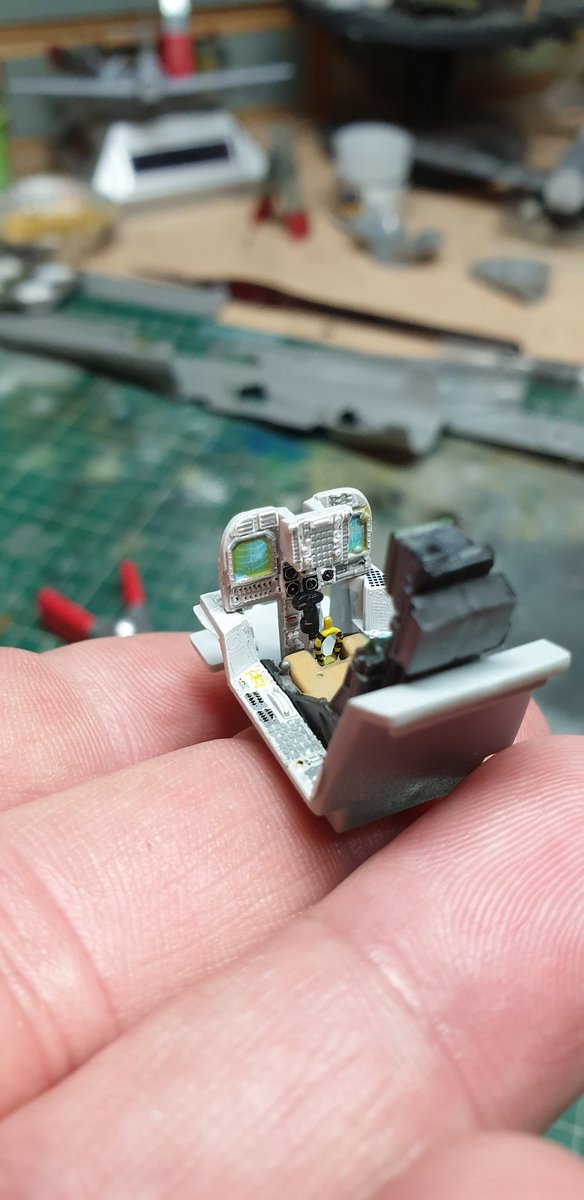Plastic_Alchem's tweet photo. And another build on the go. Harrier GR Mk 7/9. Cockpit done. #scalemodel #scaleup #modelkit #modelismo #148scale #revell #harrier #harrierjumpjet #orlee #plasmo #scalemodeler #modelcraft #airbrush #scalemodelworld #miniatura, #raf https://t.co/jjw3dDNWfJ