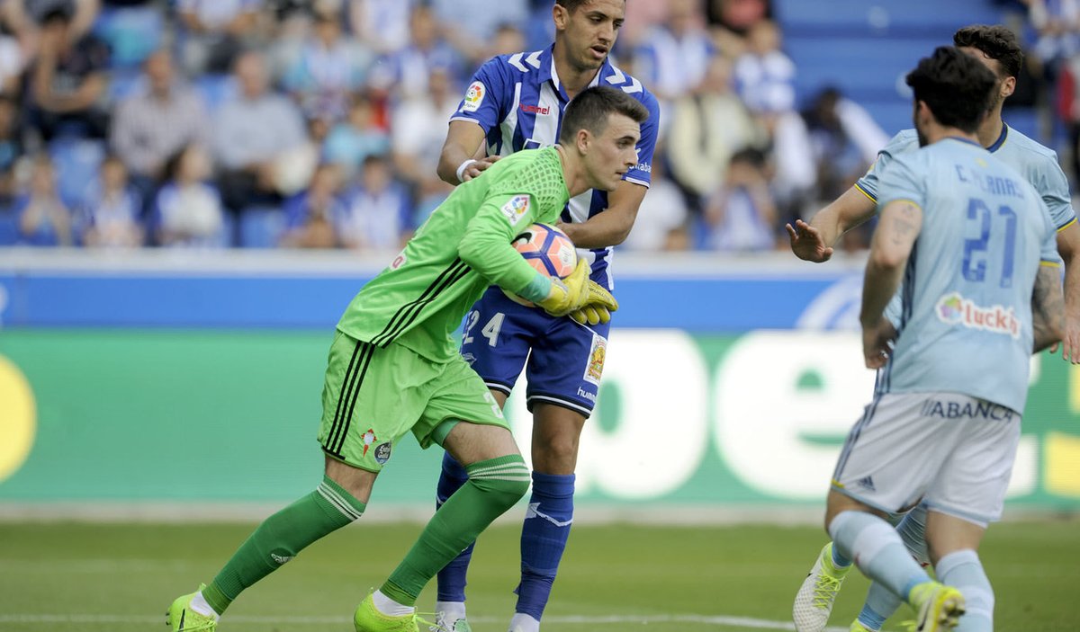 Villar has been patiently waiting for his chance with two relatively young keepers in front of him Rubén (24) Sergio (33)He got his first team debut already in 2017 under Berizzo but haven't played at Balaídos since then... until today.