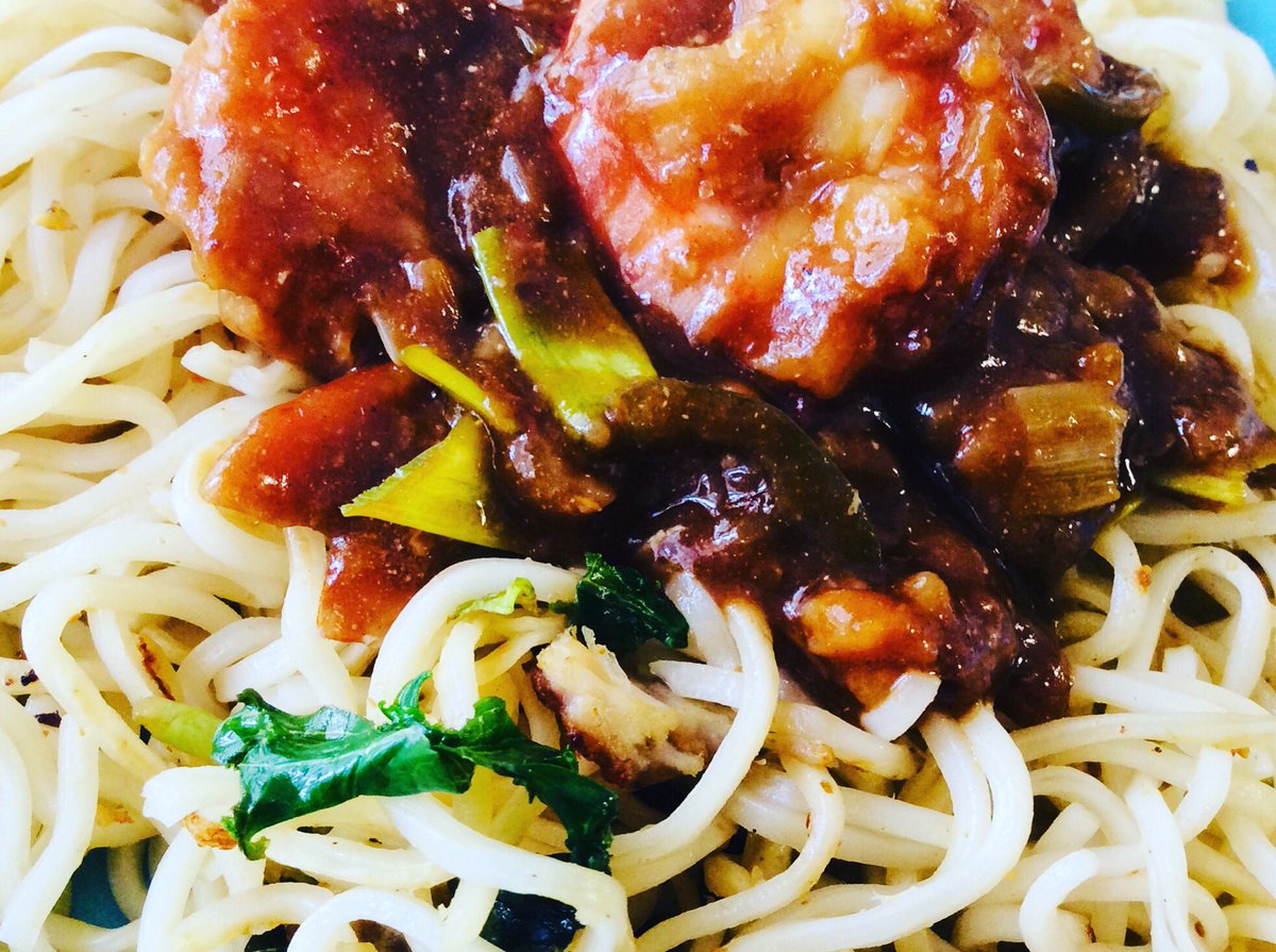 soulonatraipse's tweet photo. Flavor of the season ;)
#chinesehakkanoodles #chilliprawns https://t.co/BKVB7DR7E4