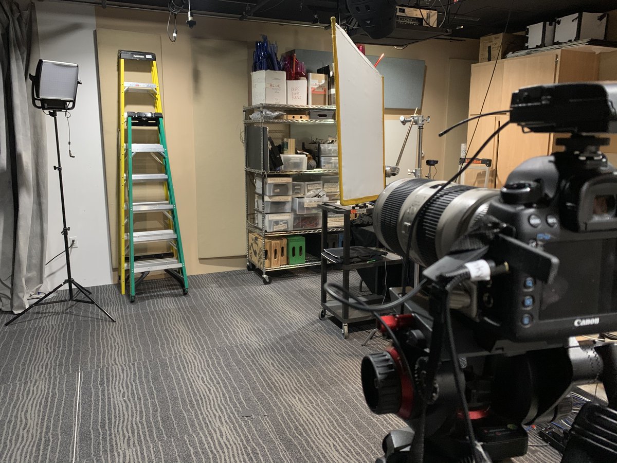 SVF_LTD's tweet image. Helping @dmakproductions give #spectrumstudio a garage look. #cannon5dmarkiii #studiosetup #lightpanels #studioset #videoproduction #phoenix #goodstart #makingprogress