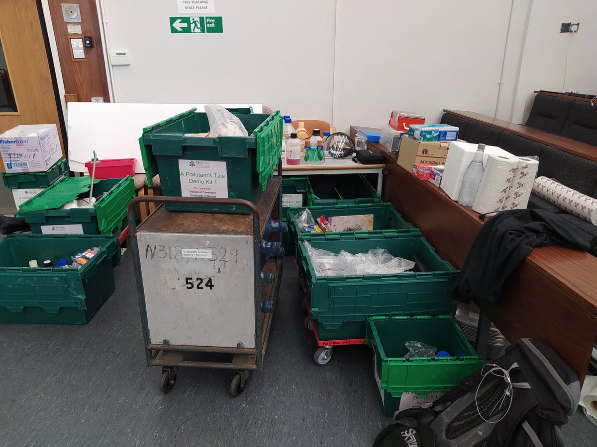 FurzeJonny's tweet photo. Day 1 of filming with @BristolChemLabS completed! Lots of mess made for Tomorrow-Jonny to deal with #chemed #chemfilming #edufilm https://t.co/8Rx2jbr7p5