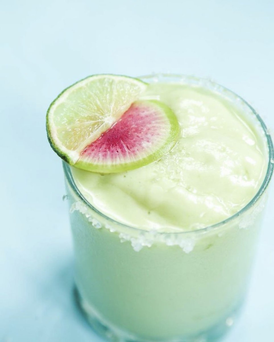 Picture this: you buy a bag of 🥑 and use them to make your award-winning guac, but there's one left over. You could toss it 💔 OR you could throw it in a blender and make one of the creamiest, most flavorful margaritas you've ever tasted. WWYD? (📷credit:@missionavocados)