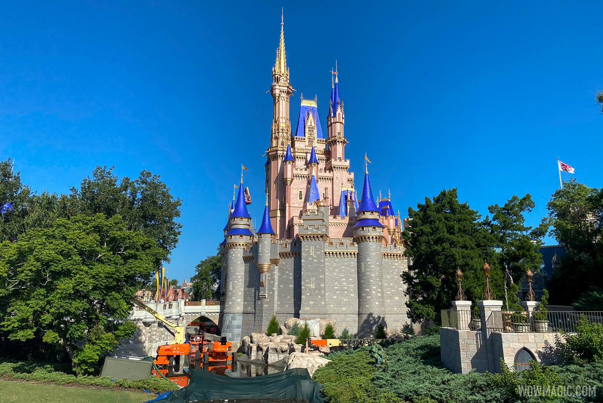 InnHouseUSA's tweet photo. NEWS: The classic hues of Cinderella Castle at #MagicKingdom have been replaced ahead of the reopening this Saturday. #WDW #Goldpaint #LoveFL https://t.co/L05NaXqpOz