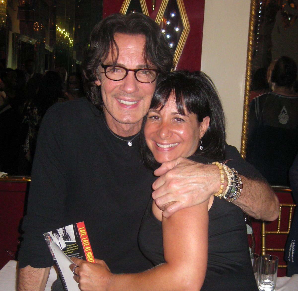 JerzeyDawn's tweet photo. So many great pictures and memories flooding in on my FB notifications page these days ... Wow 9 years ago Russian Tea Room 2011 NYC, “Late Late at Night book signing!!   #regisandkelly #ohiotrip good times. https://t.co/LWKxkg8ySu