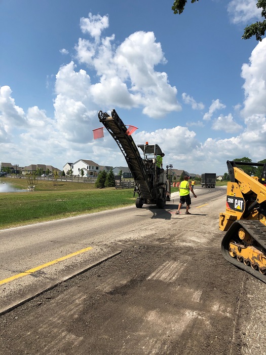 WaukeshaCoDPW's tweet photo. A good friend:

 • helps you move into a new home
 • drives you to the airport
 • brings their mill all the way over to your neighborhood so you can repave County Hwy B in Oconomowoc

Thank you Ozaukee County Highway Department!!👷🖇️👷‍♂️ https://t.co/sC0YH7kVZe