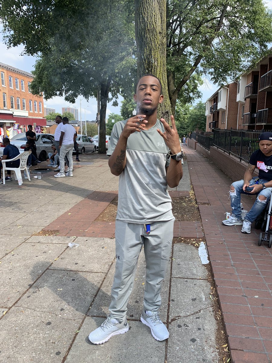 forevabackend1's tweet photo. Niggas want credit for shit that my mama did💯 #LRG35💚🔒 #Jefe💙🌏 #103🖤 #4evaBey💔 #freedaguys🔓 https://t.co/HKOofAE1T3