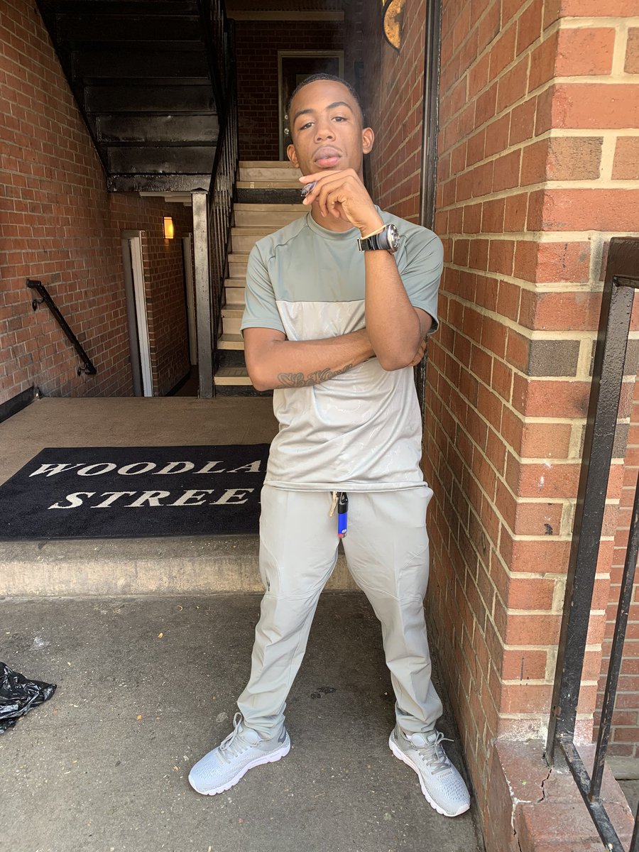 forevabackend1's tweet photo. Niggas want credit for shit that my mama did💯 #LRG35💚🔒 #Jefe💙🌏 #103🖤 #4evaBey💔 #freedaguys🔓 https://t.co/HKOofAE1T3