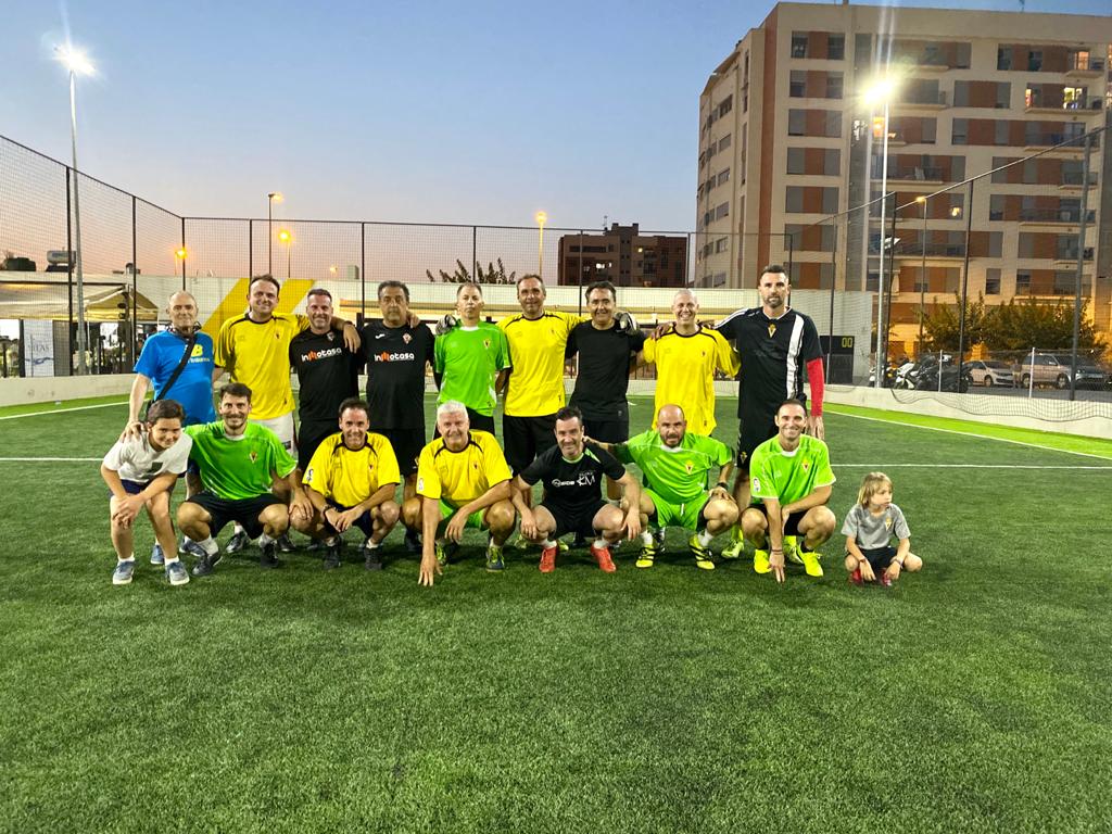 Otro gran entrenamiento,  disfrutamos con los amigos, disfrutando con el Balon.... Felices Vacaciones para los que estan ya en ellas y para los que las empiezan.⚽️🏆🇪🇦 <a href="/realmurciacfsad/">Real Murcia CF</a> <a href="/FEAFV/">Futbolistas FEAFV</a> <a href="/5msanchez/">Miguel Sanchez</a> <a href="/juanmica6/">Juan Manuel Valero</a> <a href="/joton74/">José A. Otón Pedreño</a> <a href="/JavierPalaciosE/">Javier Palacios</a> <a href="/80_serra/">𝕁.ℝ.ℍ𝕖𝕣𝕣𝕖𝕣𝕠</a>