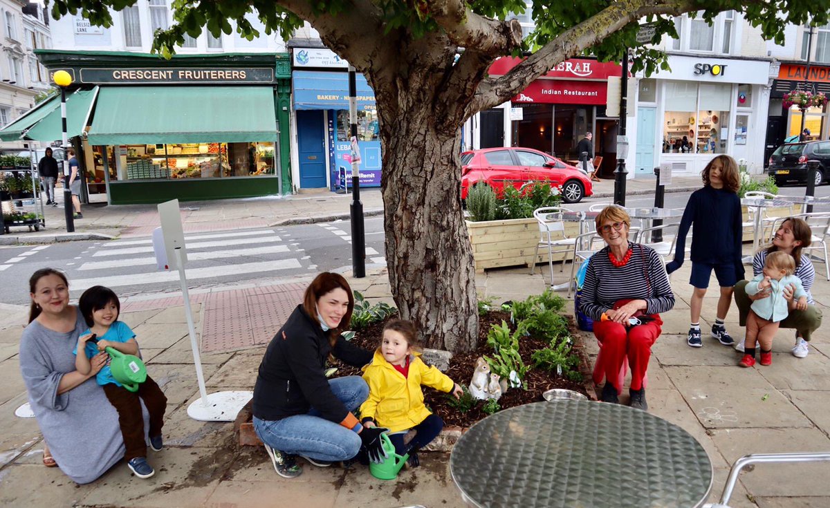 linda_grove's tweet photo. #hampsteadmums
#pramstead
Garden with your family in your neighbourhood, make tomorrow’s gardeners, teach them outdoors about nature and frowning things https://t.co/RKZgoalfWA