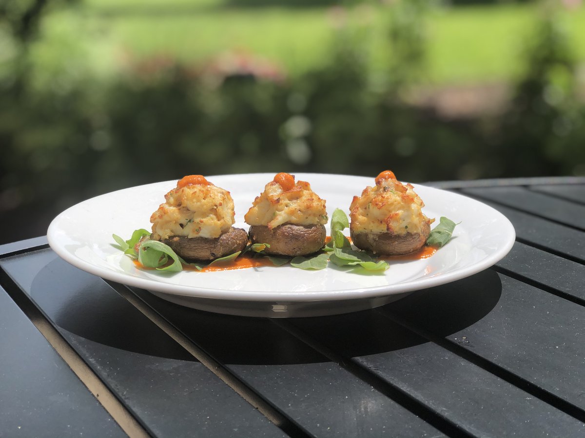Dine_Alexandras's tweet photo. How delicious 😋 does this new summer menu look? 

↔️ Crab Stuffed Mushrooms
↔️ Crab Caprese 
↔️ Pesto Tofu Entree

Reserve your seat on the patio, 📞  410.480.2400 or follow this link ➡️ https://t.co/12aFHhz3dy https://t.co/iRBJWyI32K