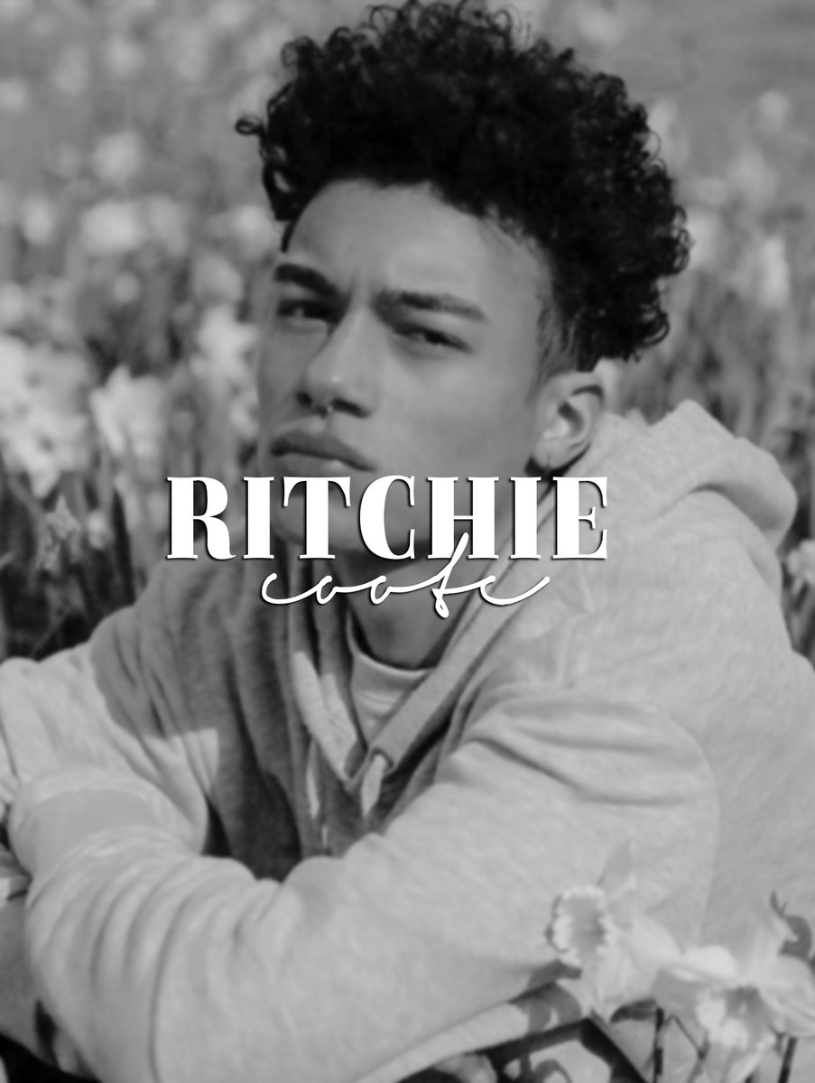 ┗━━ ❝¿𝐇𝐀𝐍 𝐕𝐈𝐒𝐓𝐎 𝐀 𝐄𝐒𝐓𝐄 𝐌𝐀𝐆𝐎?❞

❱ ⟅ :· 𝐑𝐢𝐭𝐜𝐡𝐢𝐞 𝐂𝐨𝐨𝐭𝐞.
❱ ⟅ :· Dieciséis años.
❱ ⟅ :· Sexto curso.
❱ ⟅ :· Gryffindor.
❱ ⟅ :· FC: Recee King.

❱ ⟅ :· sangre, personalidad e historia a elección de user.