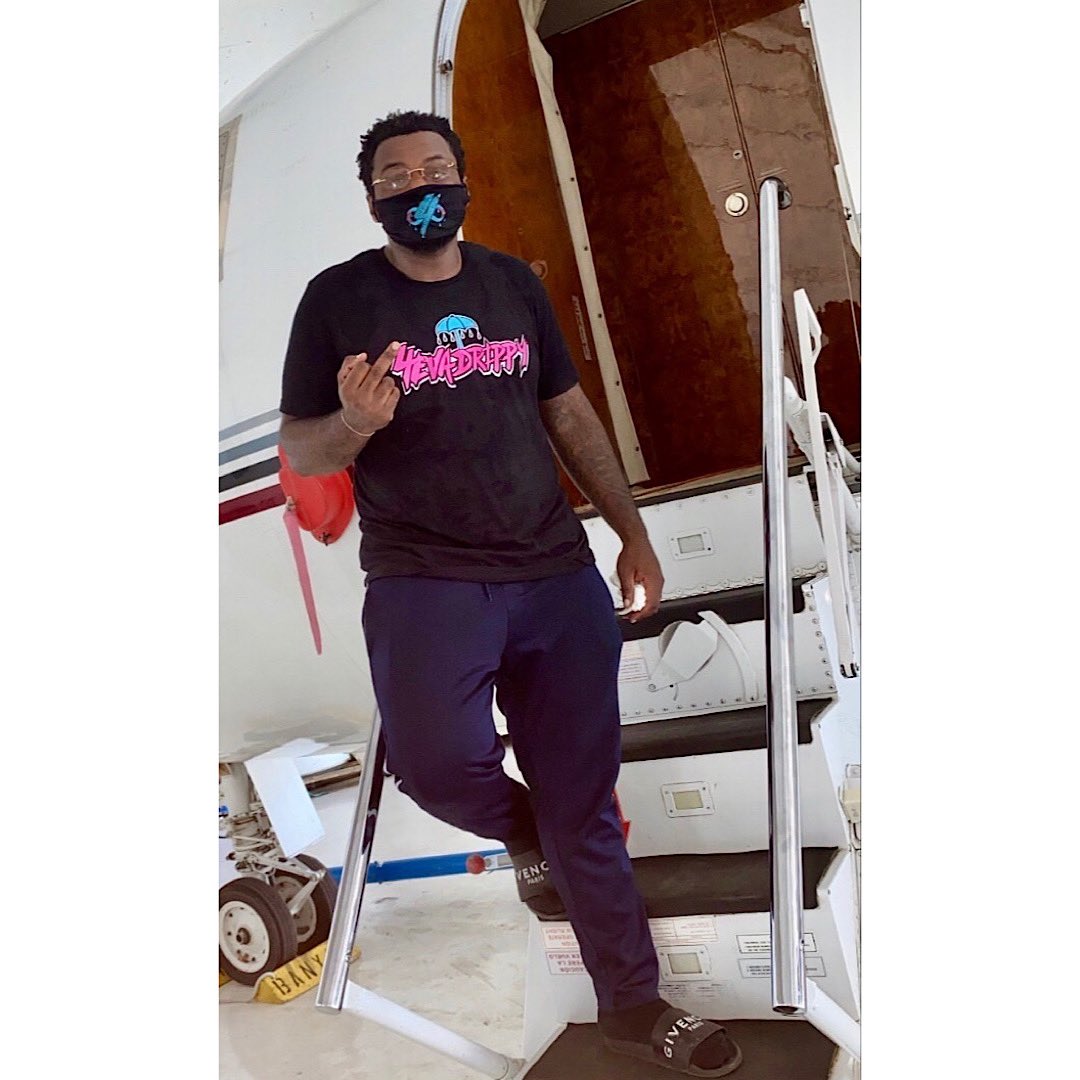 4EvaDrippy's tweet photo. “Nobody Didn’t Notice Til The Jet Was In The Sky 🛫 “#4EvaDrippy #Lifestyle #SouthBeach #Miami #LiveLife #Jet #Drippy #Cartier https://t.co/PYWsBZmCWK