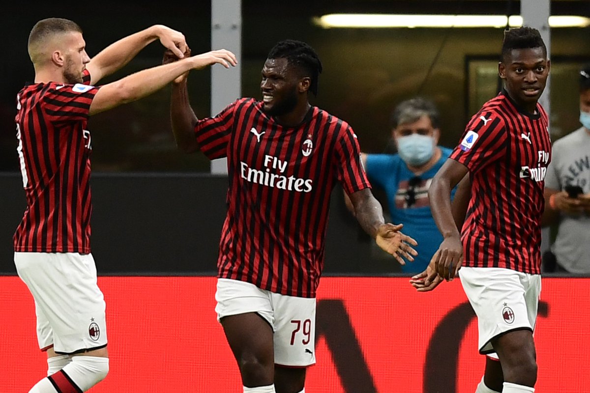 brfootball's tweet photo. 53': Milan 0-2 Juventus
62': Milan 1-2 Juventus
66' Milan 2-2 Juventus
67' Milan 3-2 Juventus

😳 https://t.co/8t7LK79paM